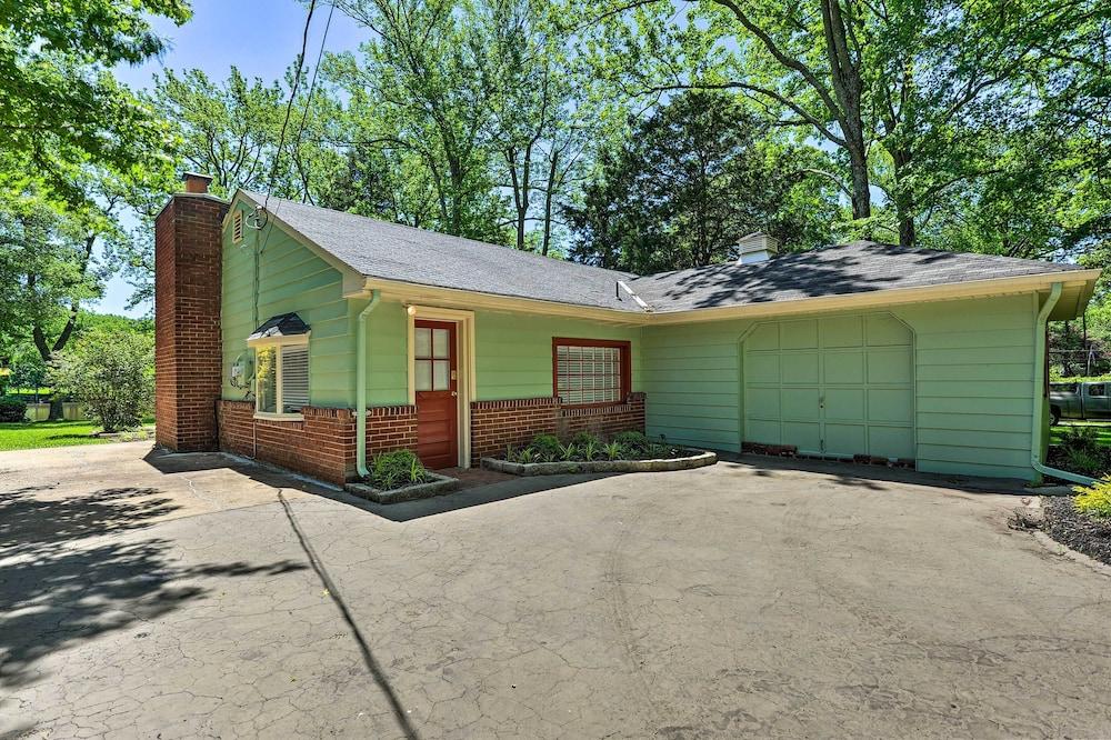 Waterfront Annapolis Home: Fire Pit & Fishing Pier