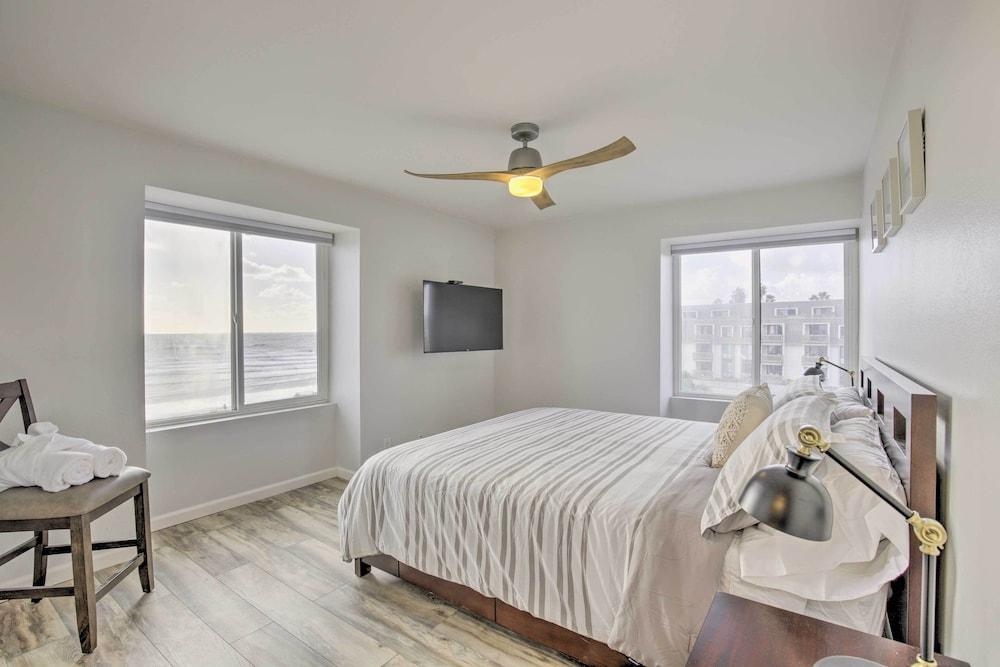 Charming Oceanside Condo w/ Beach & Pool Access!