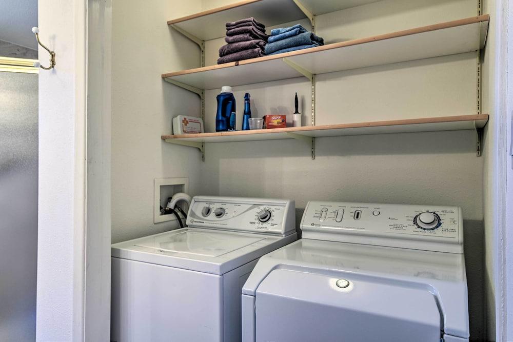 Questa Home w/ Views - 13 Mi to Red River Skiing!