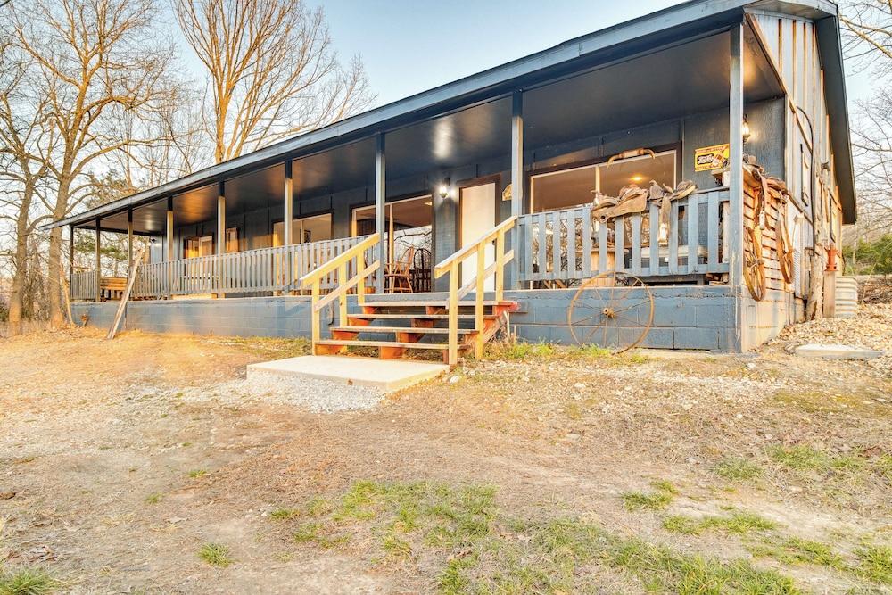 Remodeled Cabin w/ Fire Pit on Norfork Lake!