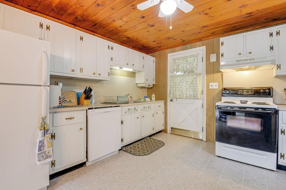 Near Hiking & Skiing: Home in Wilmington!