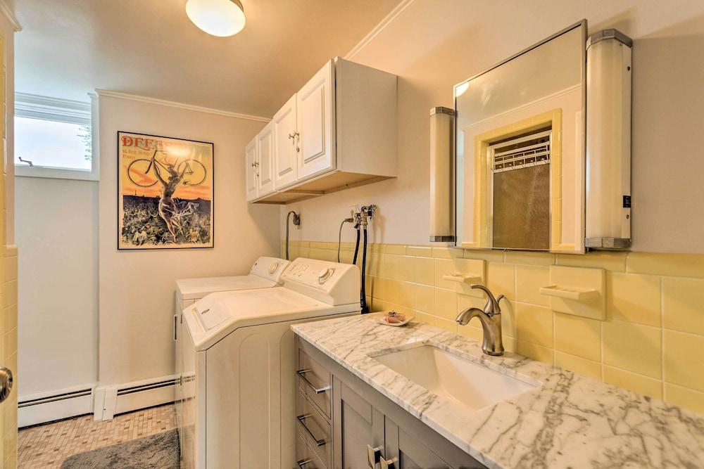 Rhode Island Oceanview Retreat: Walk to Shore!