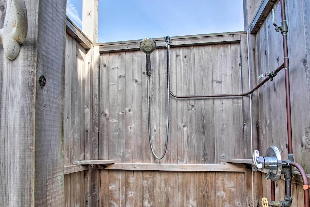 Rhode Island Oceanview Retreat: Walk to Shore!