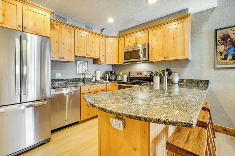 Ski & Relax Fireside: Frisco Gem w/ Resort Perks!