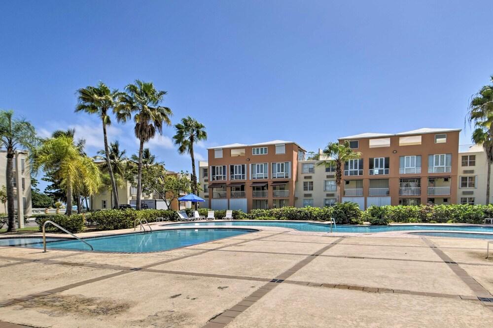 Loiza Condo w/ Rooftop Patio - Walk to Beach!