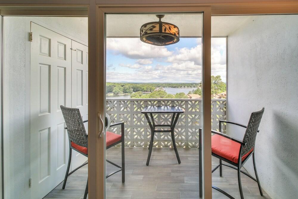 Views & Pool Access: Quaint Condo in Hot Springs!