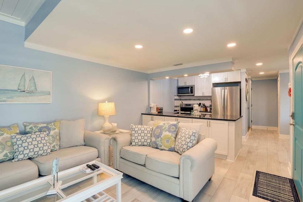 Poolside Madeira Beach Abode w/ Balcony!