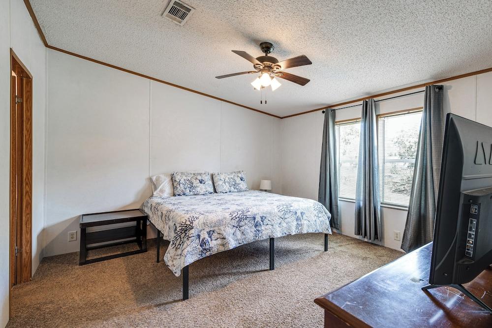 5 Mi to Homosassa Springs Park: Home w/ Yard!