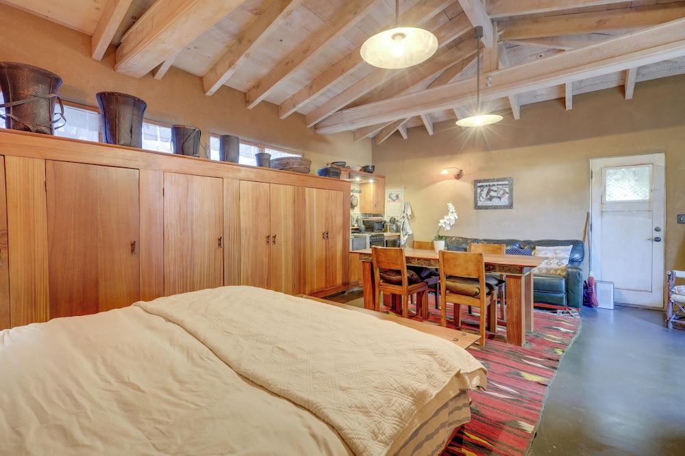 Centrally Located Santa Fe Studio Near Town!