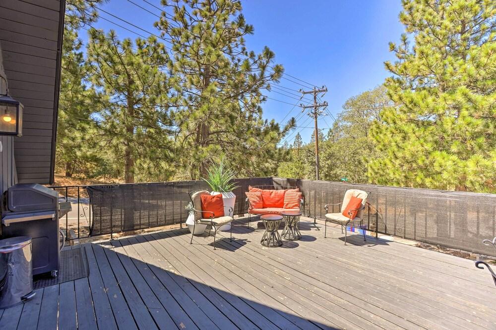 Luxe Timberland Villa w/ Lake Arrowhead Access!