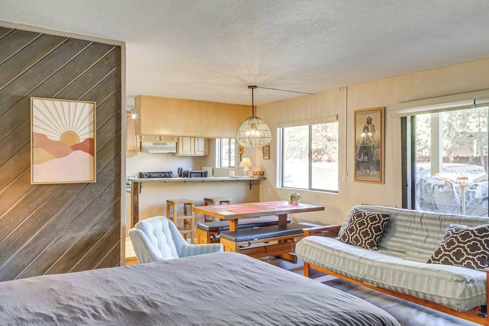 Cozy Mammoth Lakes Studio: 5 Mi to Ski Slopes