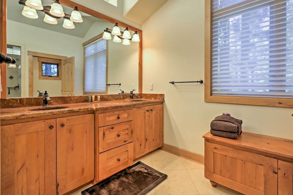 Close to Slopes: Forest-view Gem in Lake Tahoe