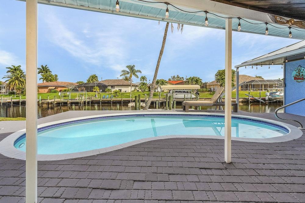Canal-front Oasis w/ Dock & Kayaks in Cape Coral!