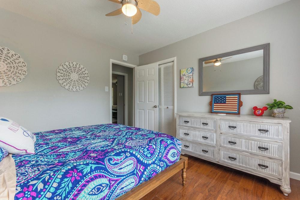 Lake Views, Boat Dock, Patio, Game Room, Fire Pit!