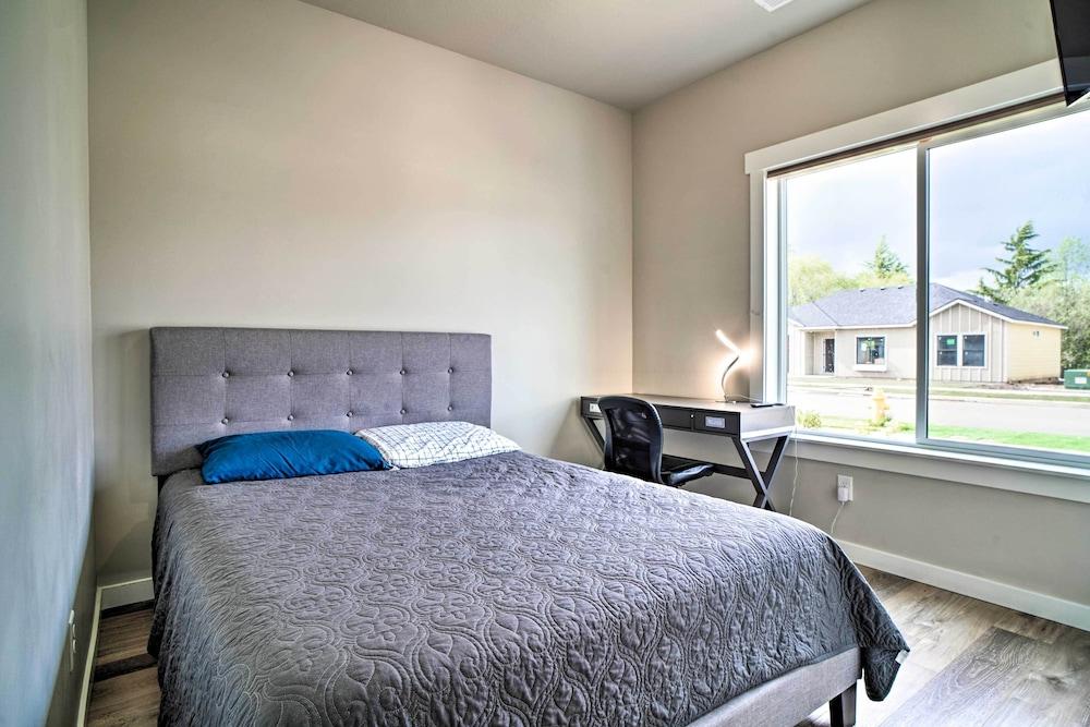 Modern Medford Escape ~ 3 Mi to Downtown!