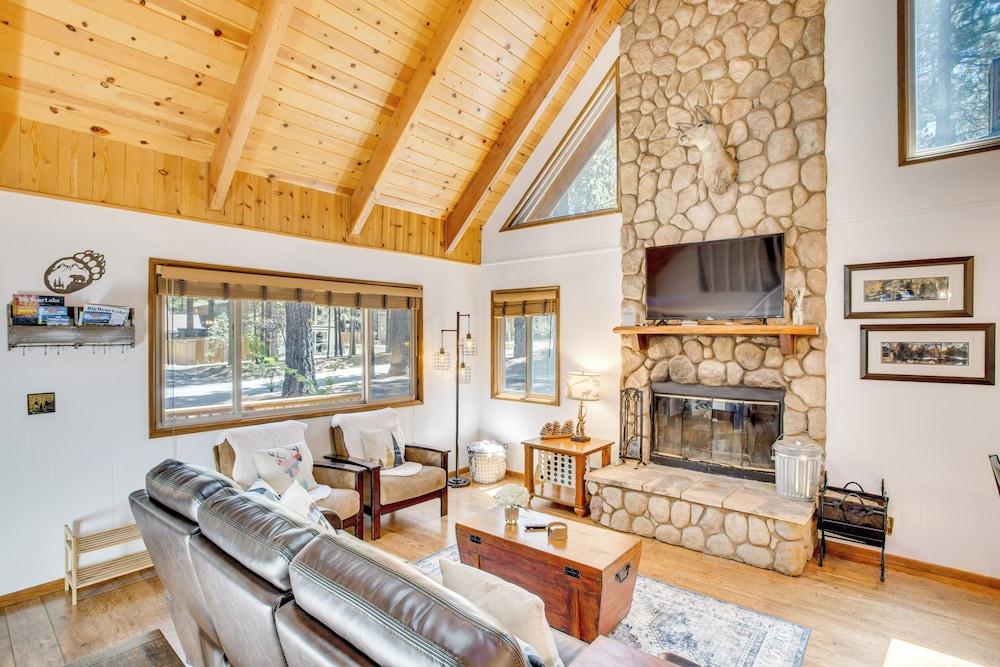 Walk to Snow Summit! Cabin Near Chairlift/shuttle