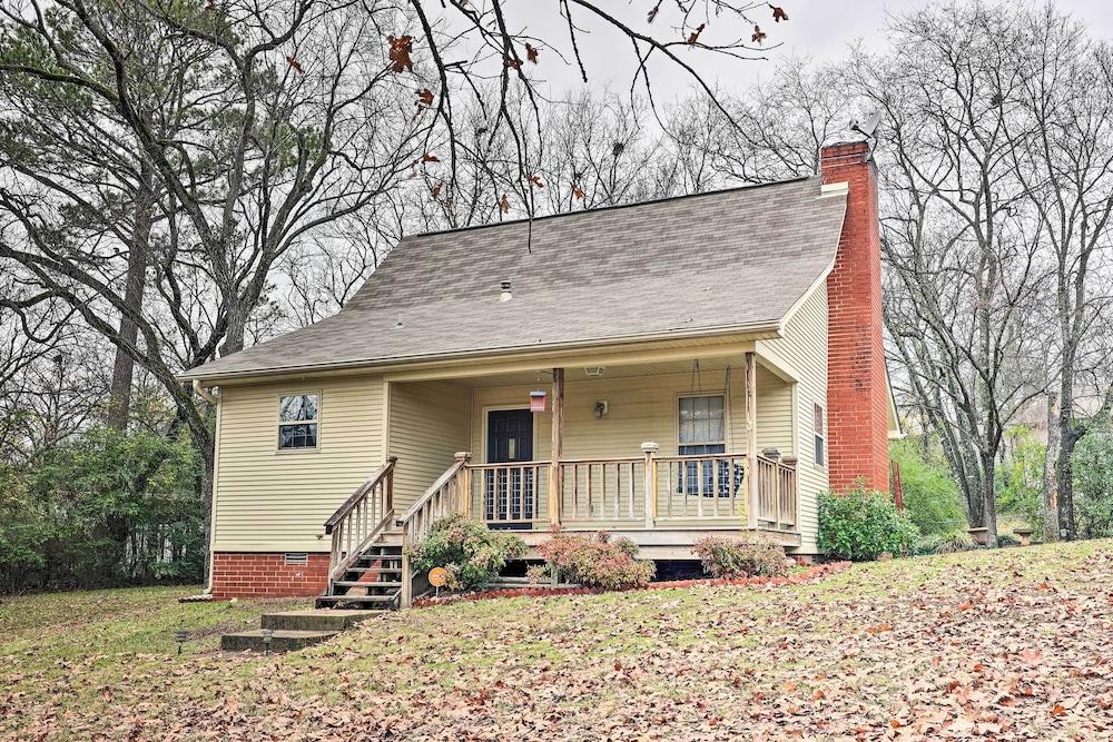 Tranquil Retreat w/ Dock on Lake Hamilton!