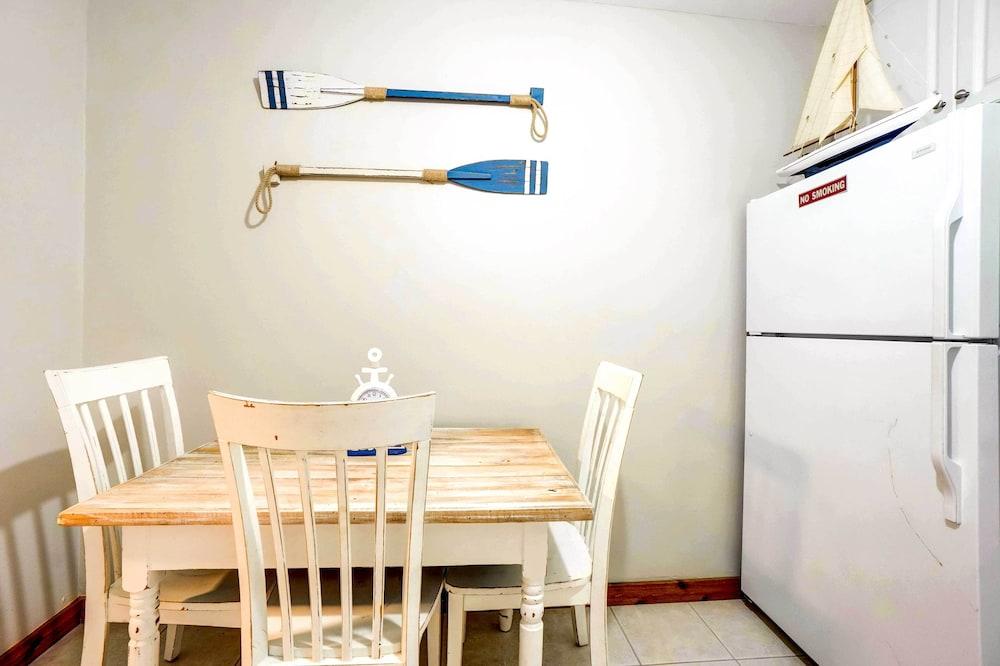 Indian Rocks Beach Cottage, Walk to Beach!