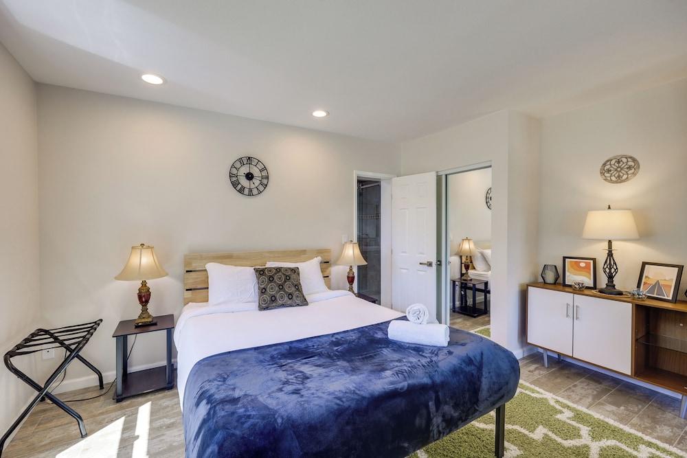 Hot Tub, Yard & Fire Pit: Joshua Tree Home!