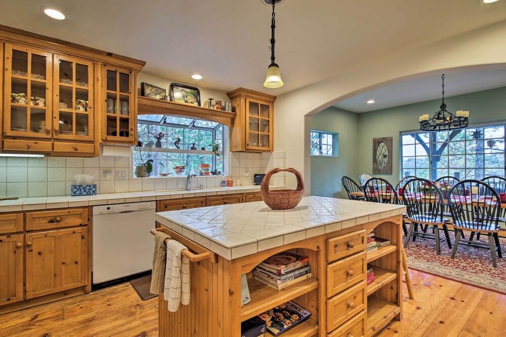 Luxe Lake Arrowhead Home w/ Deck, 3 Mi to Village!