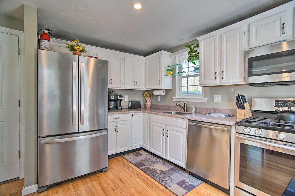 5 Mi to Beach: Cape Cod Getaway w/ Grill