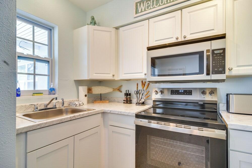 Indian Rocks Beach Unit - Steps From the Shoreline