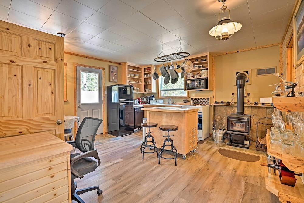 High Lakes Hideaway: La Pine Fishing Cabin!