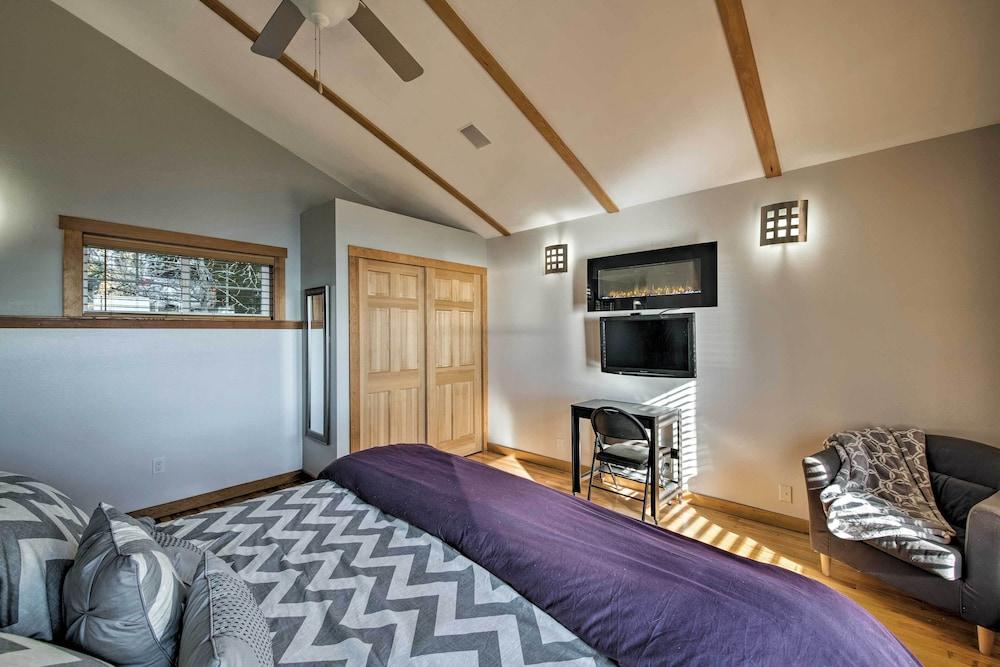 Puget Sound Escape: Private Beach & Oversized Deck