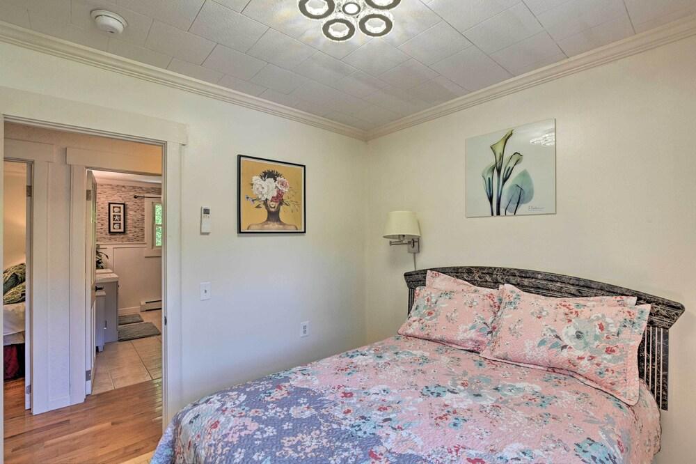 Cute Ellsworth Home w/ Deck, 16 Mi to Acadia!