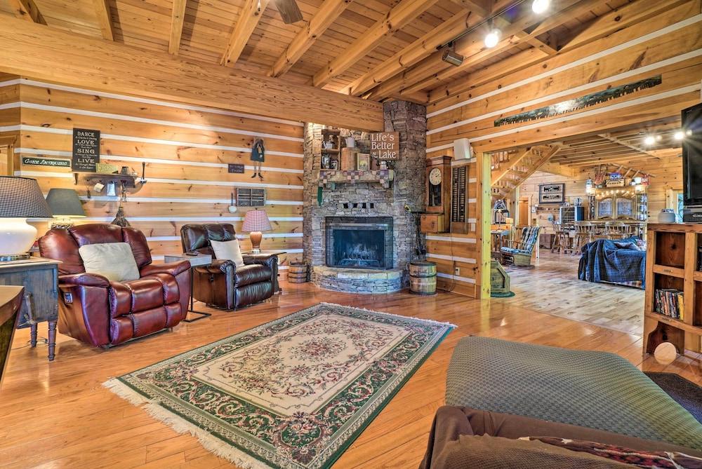 Custom Cabin w/ 12 Acres on Dale Hollow Lake!