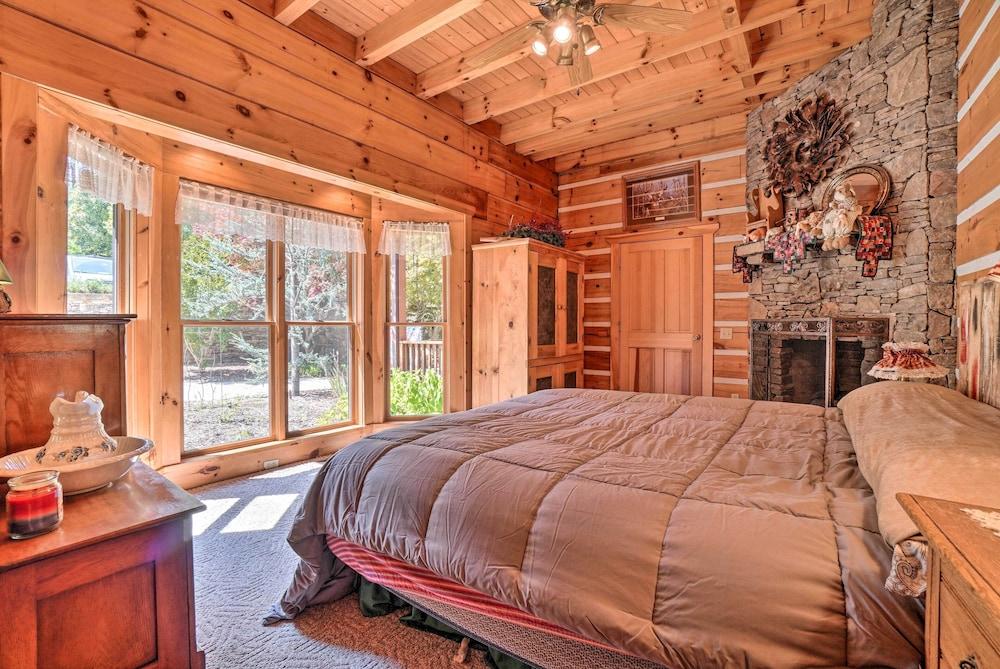 Custom Cabin w/ 12 Acres on Dale Hollow Lake!