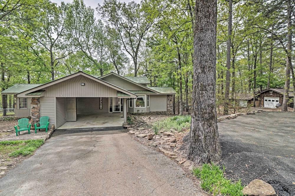 Secluded Edgemont Getaway w/ Huge Outdoor Deck!