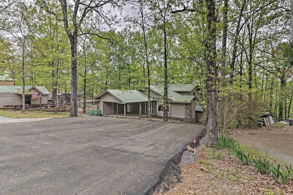 Secluded Edgemont Getaway w/ Huge Outdoor Deck!