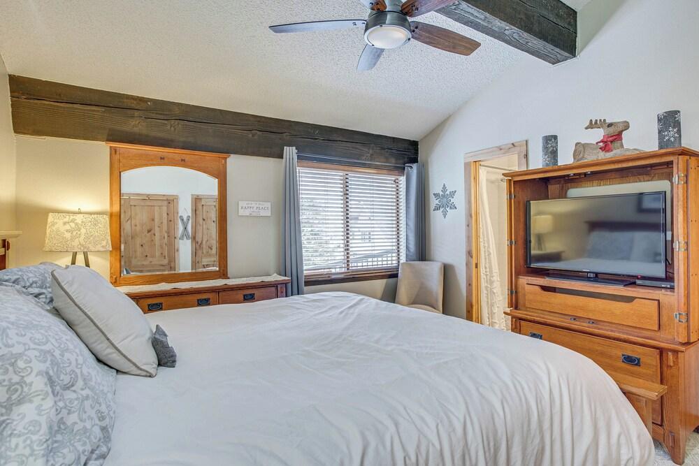 Colorado Escape w/ Pool Access & Mountain Views!