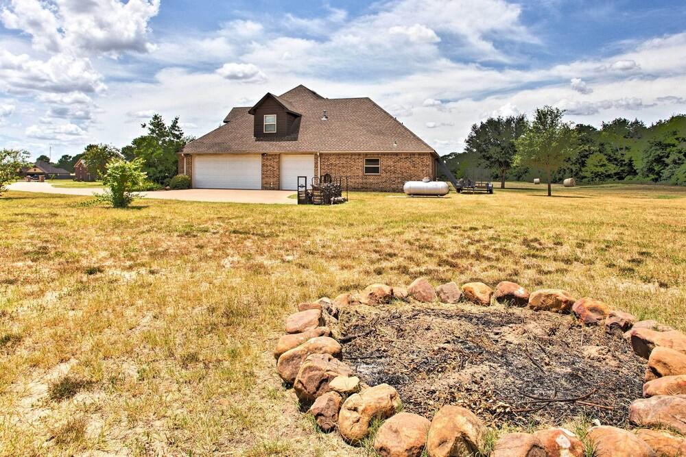 Spacious Stallion Lake Ranch Home w/ Patio