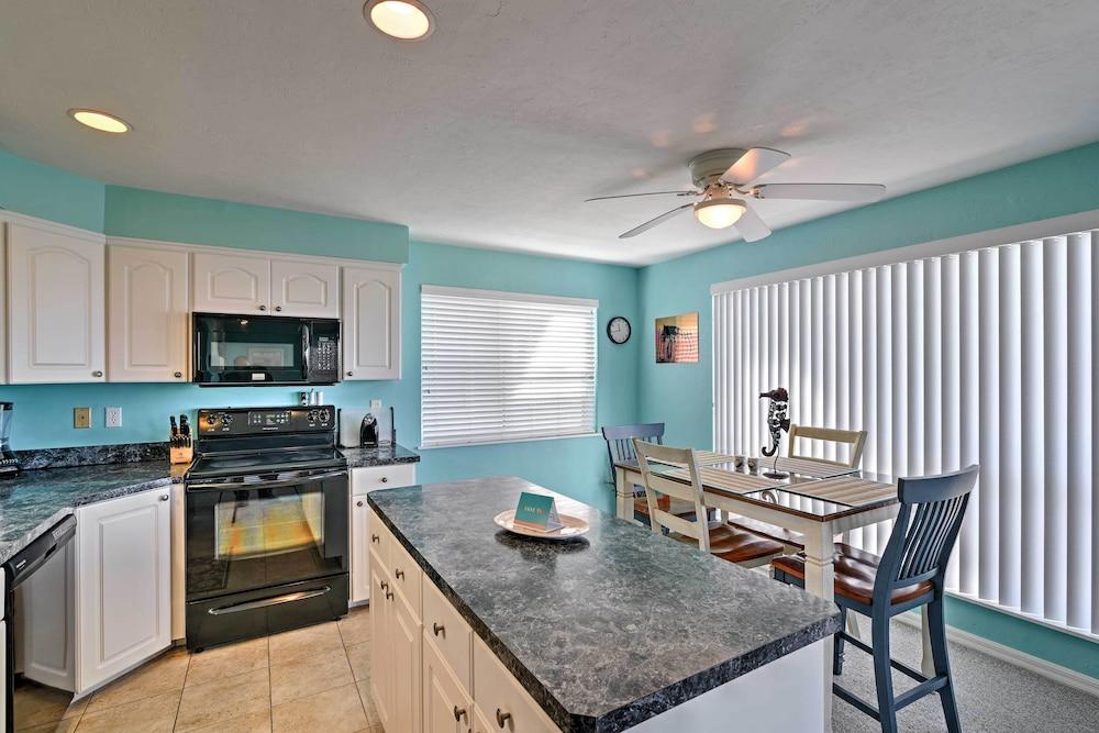 Beachfront Cedar Key Condo w/ Pool, Spa & Views!