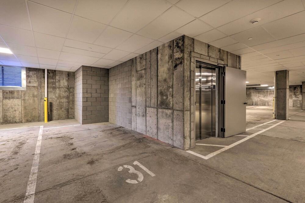 Condo w/ View - 1 Block to Main St - 4 Mi to Ski!