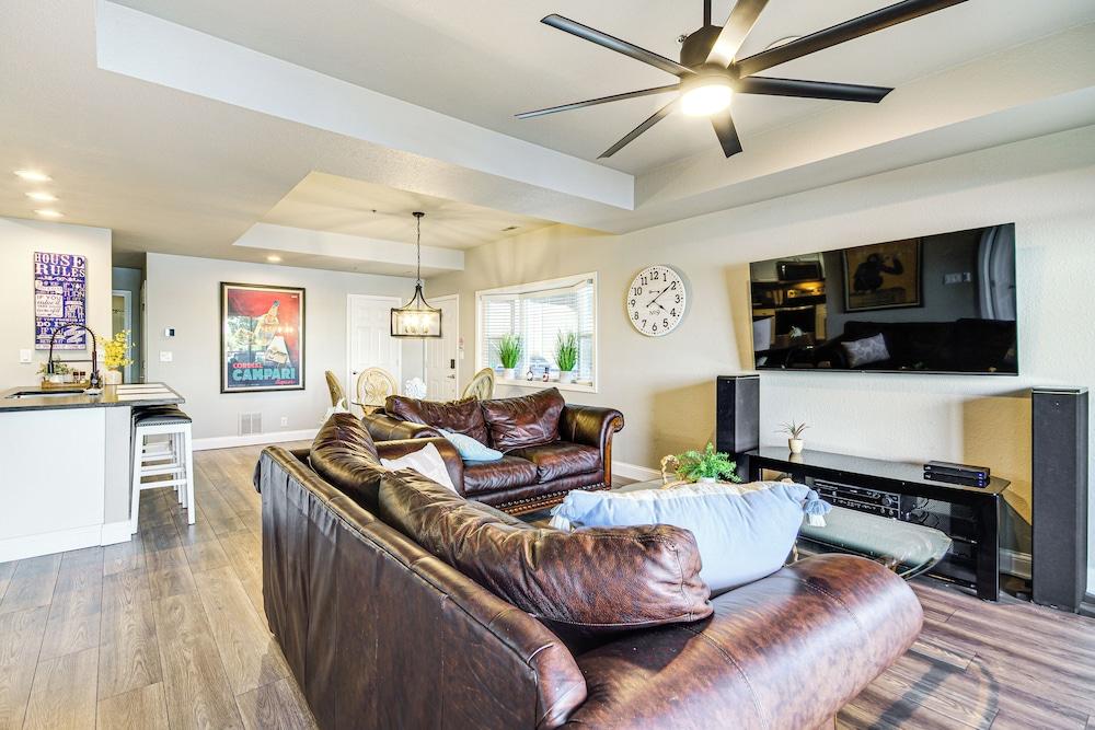 Private Deck & Community Perks: Lake Ozark Condo