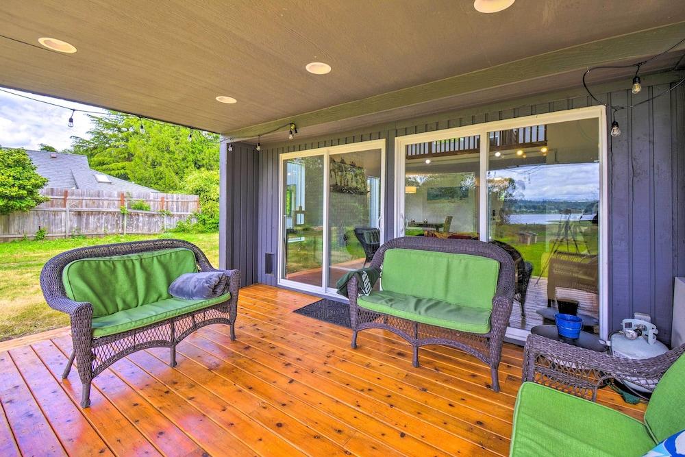 Stunning Hood Canal Getaway w/ Private Deck!