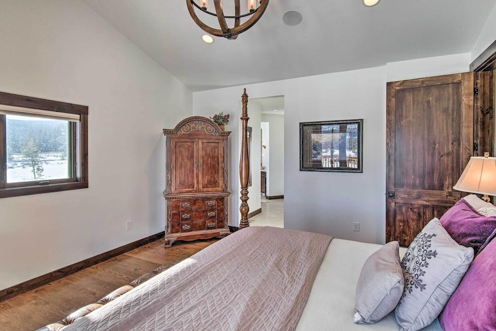 Spacious Big Sky Cabin w/ Hot Tub & Grill!