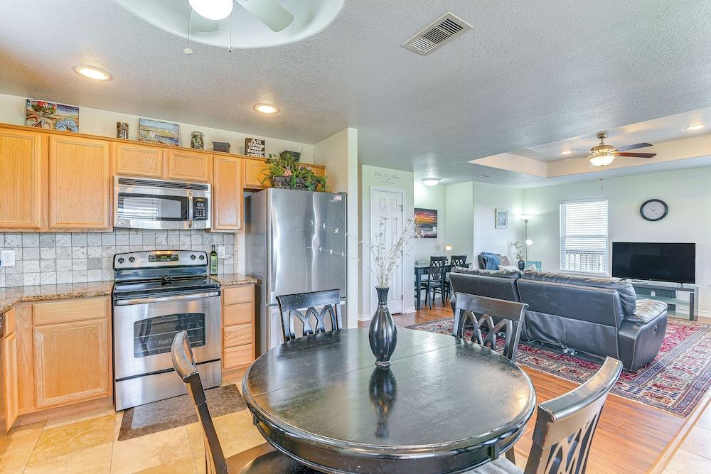 Steps to Surfside Beach: Ada-friendly Home