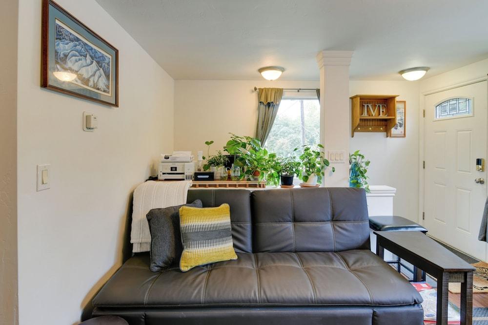 Cozy Anchorage Retreat < 4 Mi to Downtown!