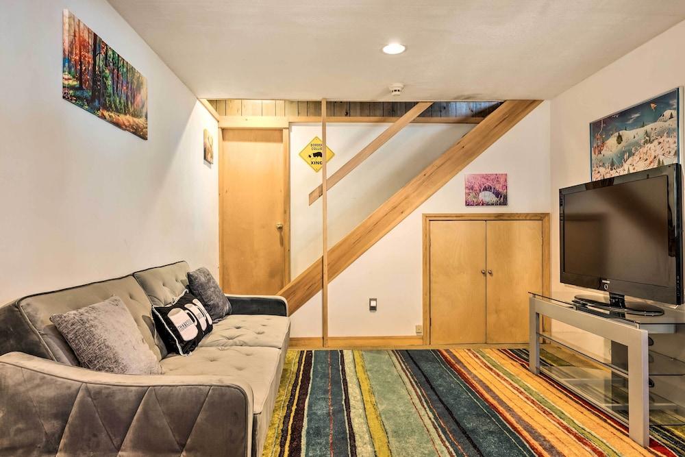 Mountain-view Conway Cabin ~ 9 Mi to Slopes!