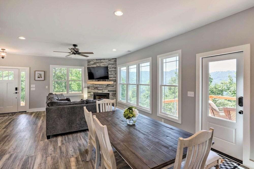 Escape w/ Hot Tub, Mtn Views: 5 Mi to Urban Trail