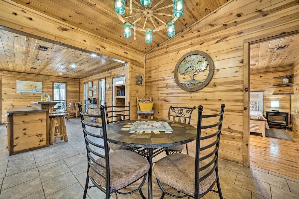 Broken Bow Getaway: Hot Tub, Grill & Fire Pit