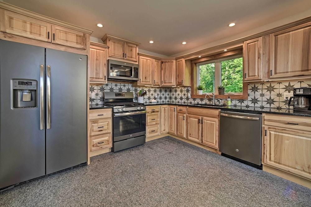 Luxury Home w/ Deck: Explore the Catskill Mtns!