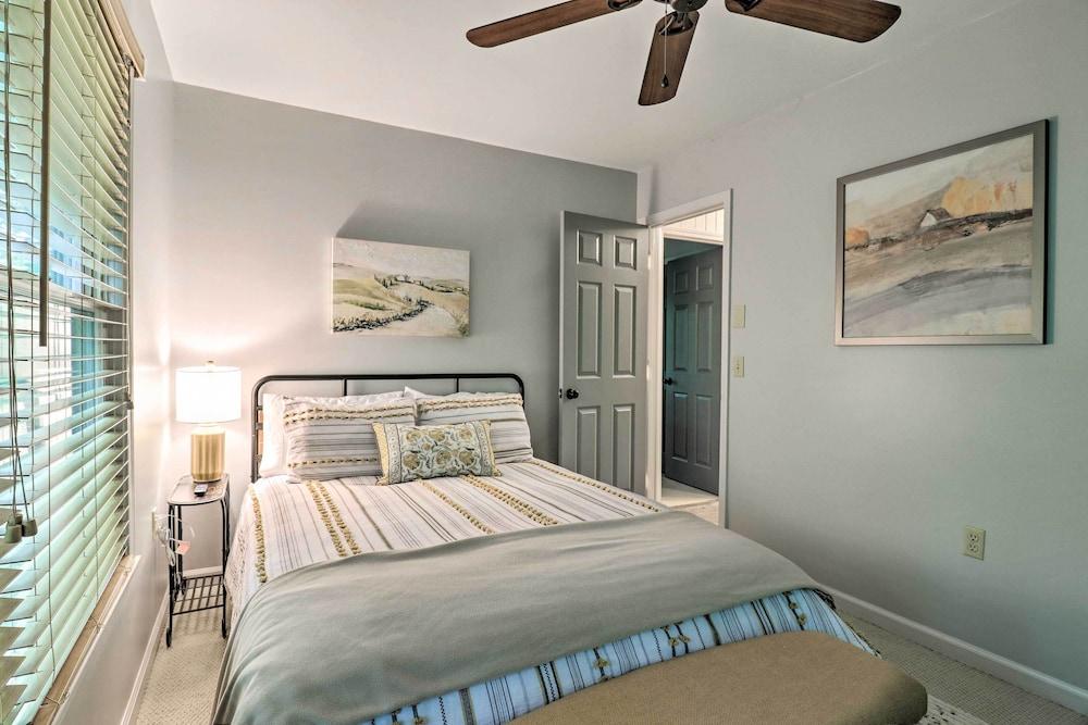 Walk to Main St: Highlands Cottage w/ Fireplace