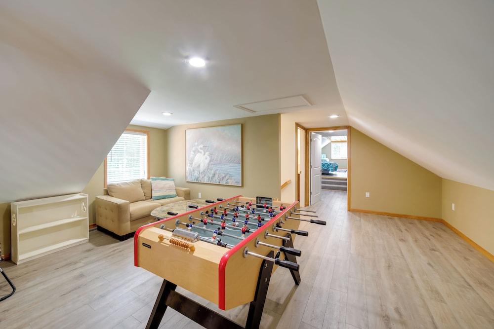 Spacious House on Half Acre < 3 Mi to Beach!