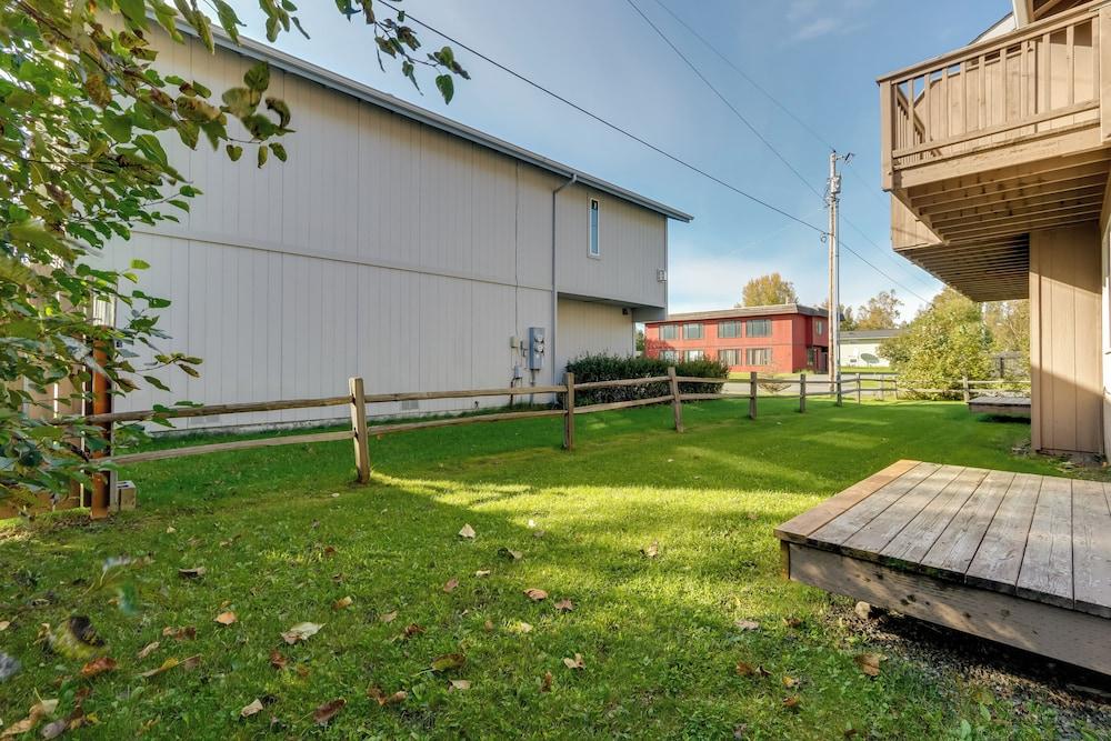 Accommodating Anchorage Abode < 1 Mi to Jewel Lake