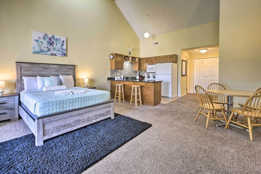 4 Mi to Cherry Grove Beach: Studio w/ Pool!